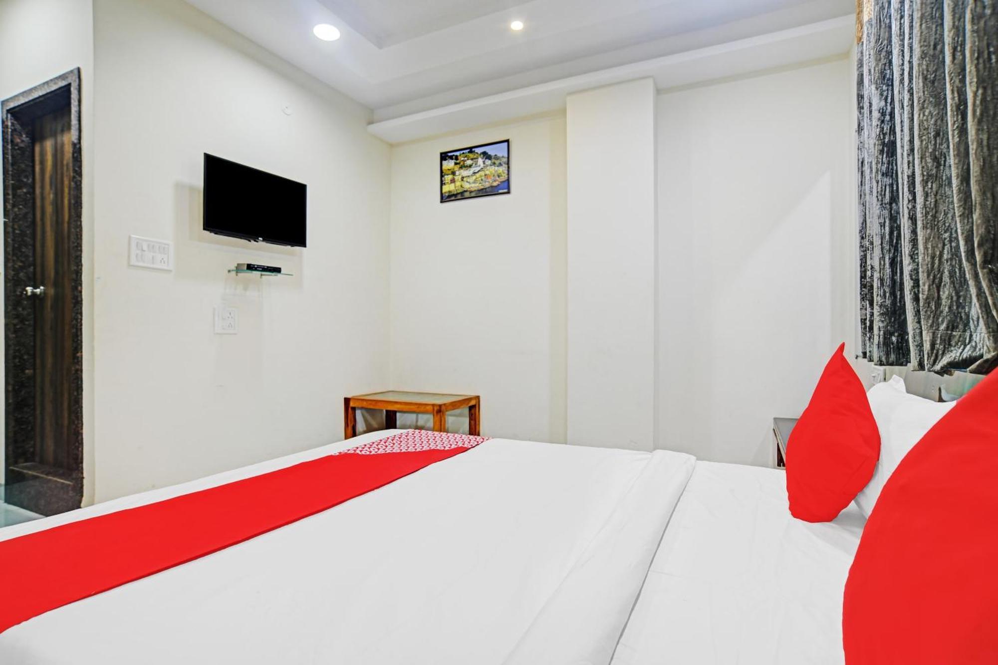 Collection O 81434 Rama Greens 3* Indore