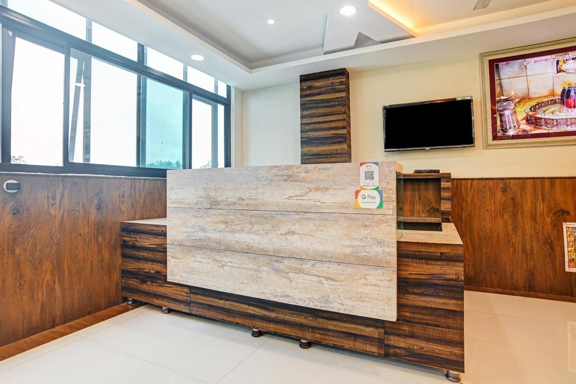Hotel Collection O 81434 Rama Greens Indore