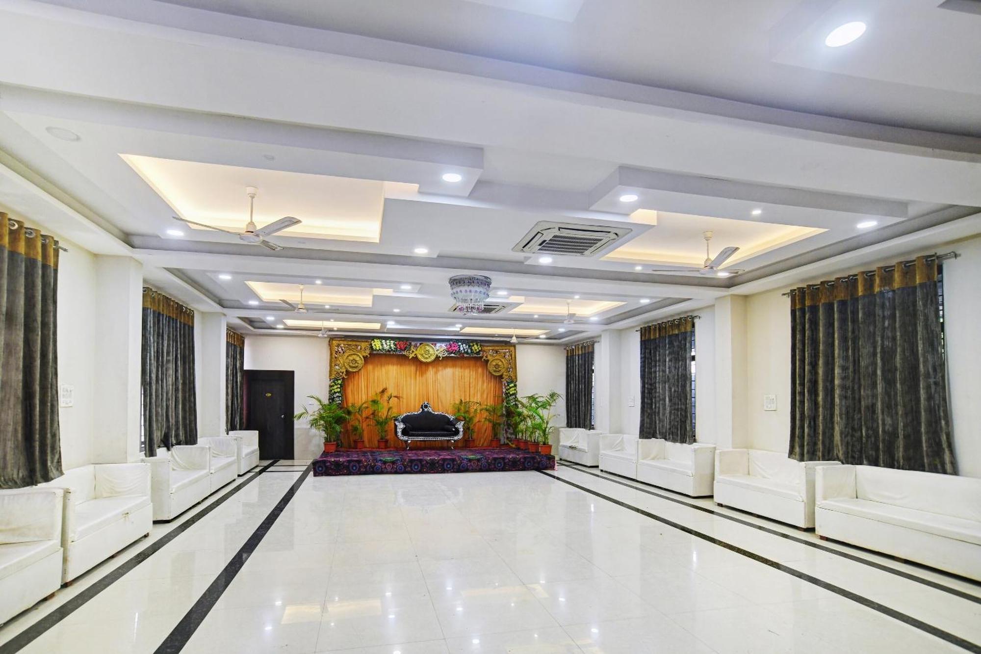 Hotel Collection O 81434 Rama Greens 3*